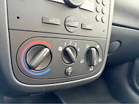 2005 opel corsa airco automaat 1.2-16v rhythm personenauto - afbeelding 9 van  10