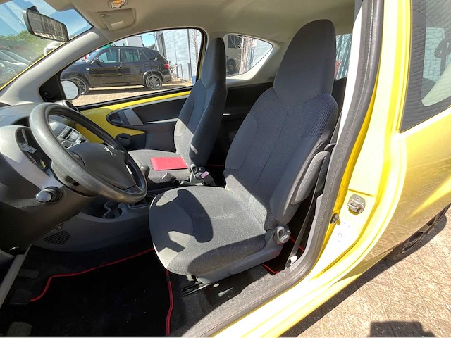 2005 peugeot 107 1.0-12v xr personenauto - afbeelding 2 van  28