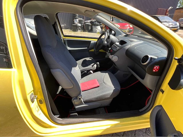 2005 peugeot 107 1.0-12v xr personenauto - afbeelding 8 van  28