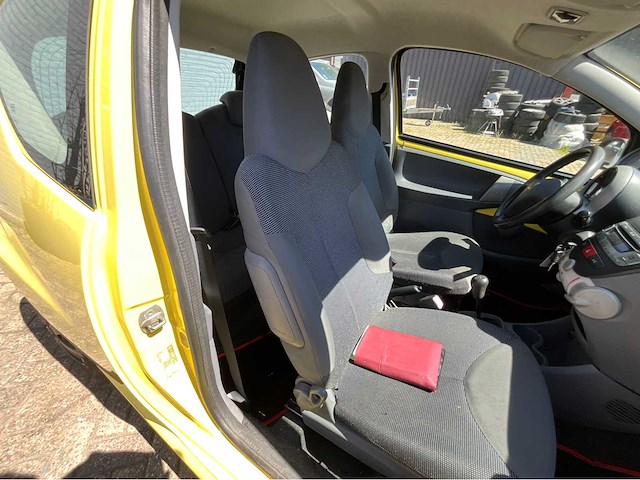 2005 peugeot 107 1.0-12v xr personenauto - afbeelding 9 van  28