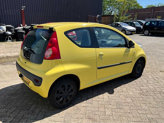 2005 peugeot 107 1.0-12v xr personenauto - afbeelding 24 van  28