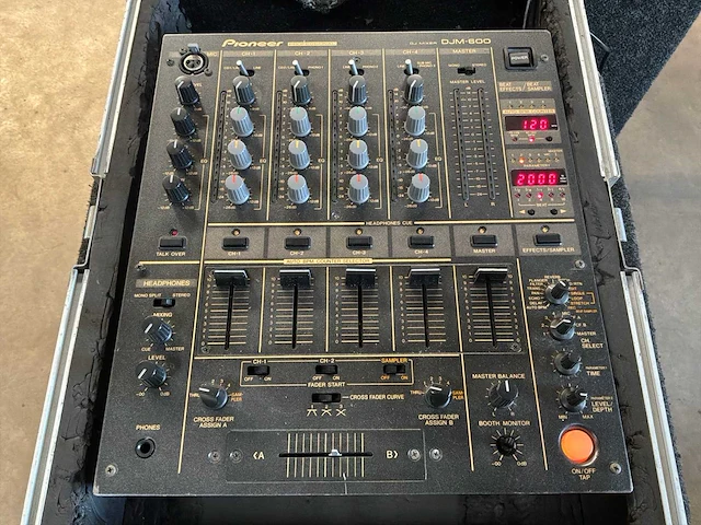 2005 pioneer djm-600 analoge mengtafel - afbeelding 2 van  6