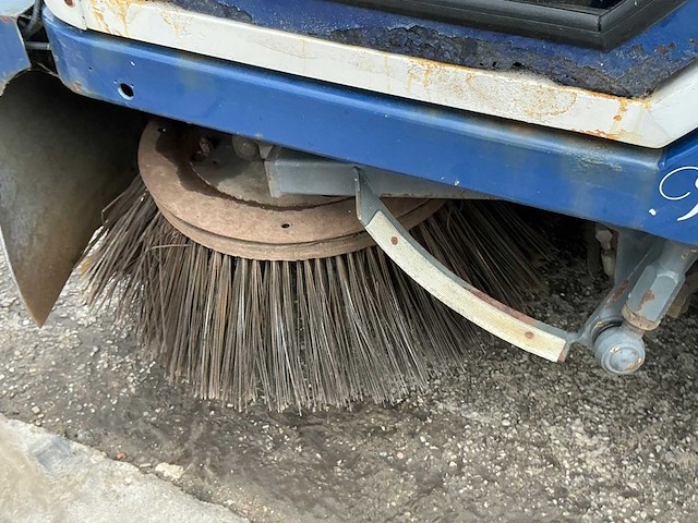 2005 ravo 340 zelfrijdende veegmachine - afbeelding 1 van  12