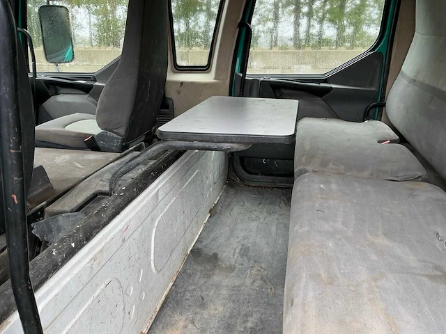 2005 renault midlum 220 dci kipper vrachtwagen met hiab 9tm autolaadkraan - afbeelding 36 van  84