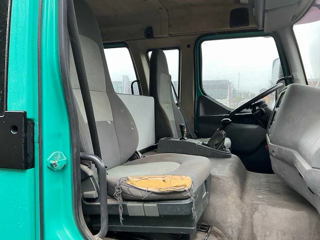 2005 renault midlum 220 dci kipper vrachtwagen met hiab 9tm autolaadkraan - afbeelding 47 van  84