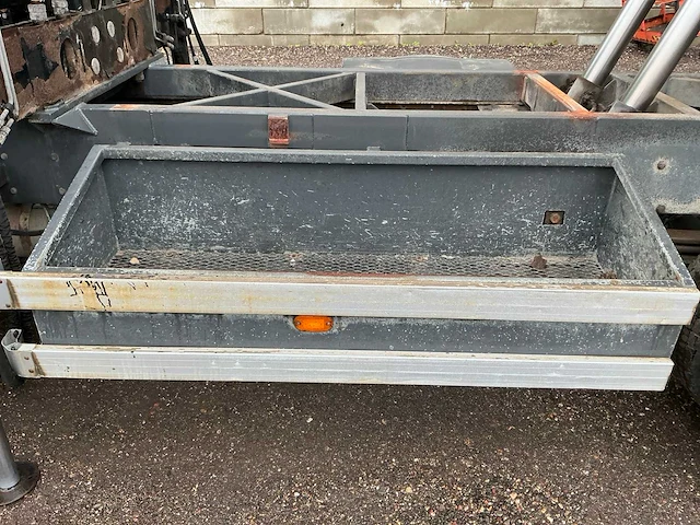 2005 renault midlum 220 dci kipper vrachtwagen met hiab 9tm autolaadkraan - afbeelding 51 van  84