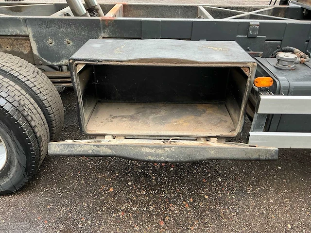 2005 renault midlum 220 dci kipper vrachtwagen met hiab 9tm autolaadkraan - afbeelding 53 van  84