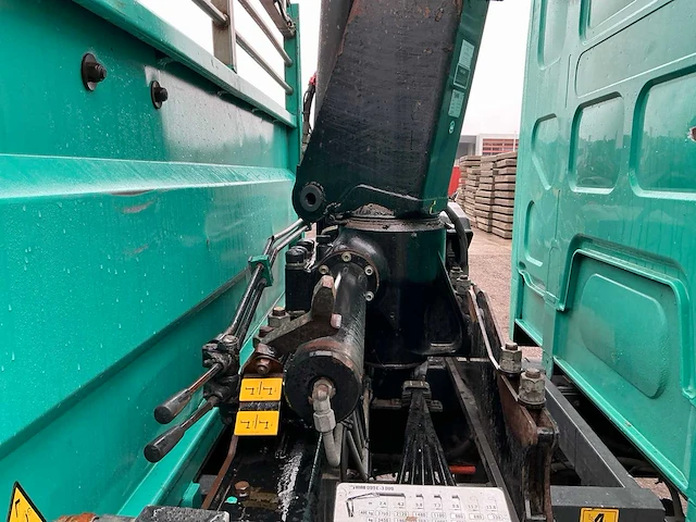 2005 renault midlum 220 dci kipper vrachtwagen met hiab 9tm autolaadkraan - afbeelding 77 van  84