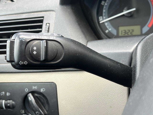 2005 skoda fabia 1.4-16v ambiente personenauto - afbeelding 5 van  6