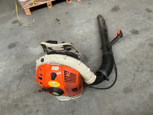 2005 stihl br660 ruggedragen bladblazer - afbeelding 2 van  6