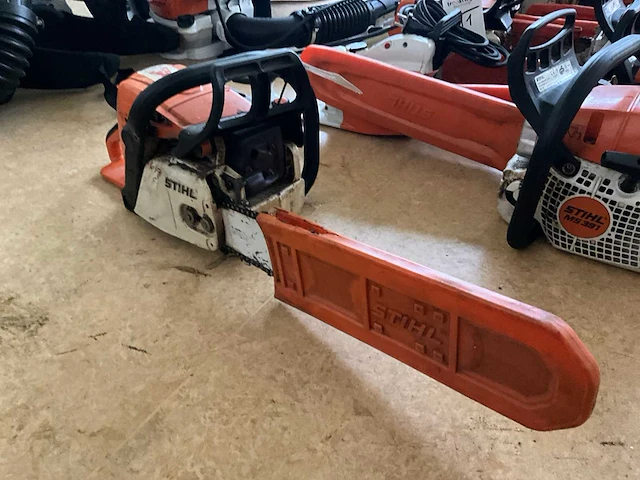 2005 stihl ms 290 kettingzaag - afbeelding 1 van  8