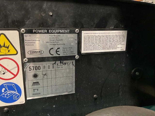 2005 tennant 5700 es vloerreiniger - afbeelding 1 van  8