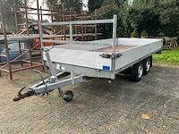 2005 titan jelsum v tjea 2001 v aanhangwagen