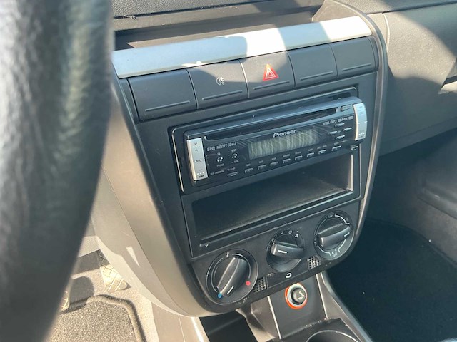 2005 volkswagen fox 1.4 trendline personenauto - afbeelding 9 van  23