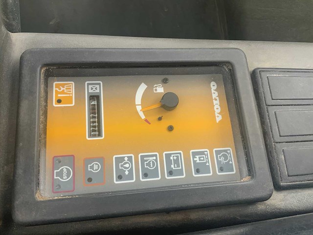 2005 volvo ec15b xr minigraafmachine met cw05 snelwissel en 3 graafbakken - afbeelding 12 van  33