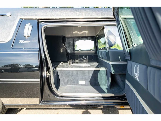 2006 - cadillac - cadillac deville - rouwwagen - car - afbeelding 6 van  26