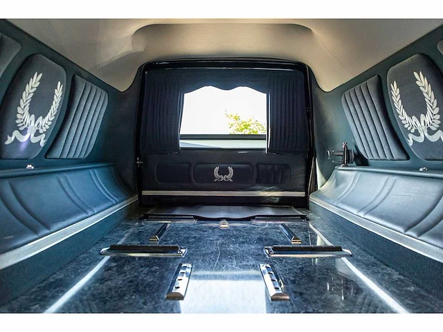2006 - cadillac - cadillac deville - rouwwagen - car - afbeelding 8 van  26