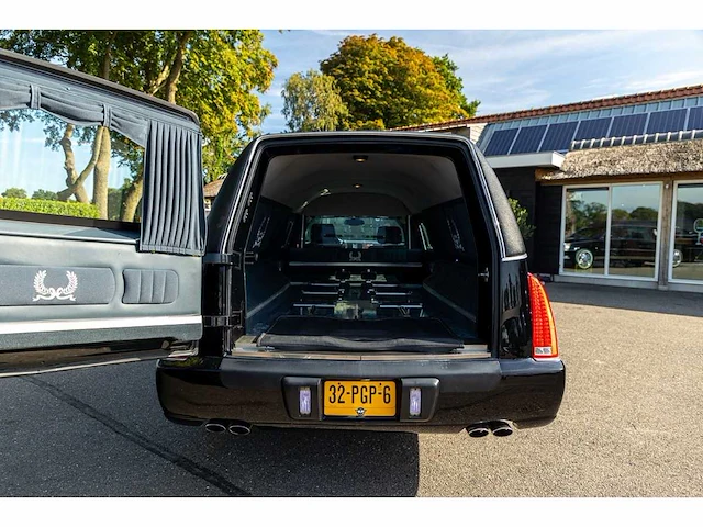 2006 - cadillac - cadillac deville - rouwwagen - car - afbeelding 26 van  26