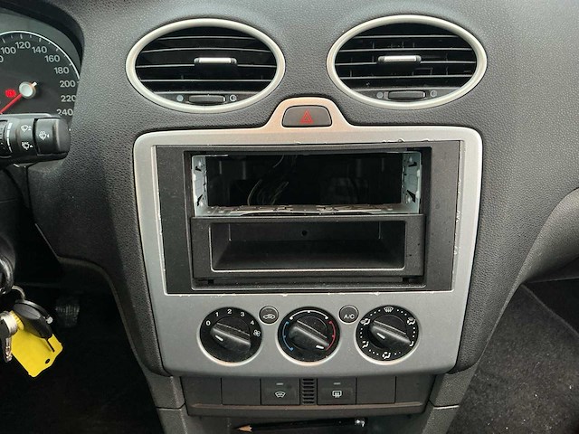 2006 - ford - focus wagon - 1.6-16v futura - personenauto - afbeelding 9 van  14