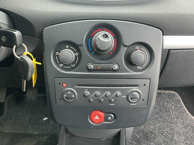 2006 - renault - clio - 1.2-16v team spirit - personenauto - afbeelding 11 van  12