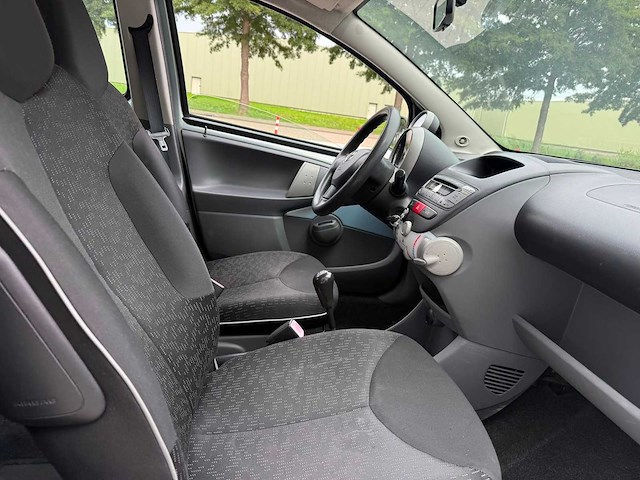 2006 - toyota - aygo - 1.0-12v sport - personenauto - afbeelding 10 van  19