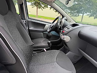 2006 - toyota - aygo - 1.0-12v sport - personenauto - afbeelding 10 van  19