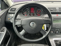 2006 - volkswagen - passat - 1.6 fsi highline - personenauto - afbeelding 11 van  12