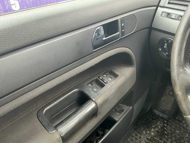 2006 - volkswagen - touareg - 3.0 tdi - bedrijfswagen - afbeelding 2 van  11