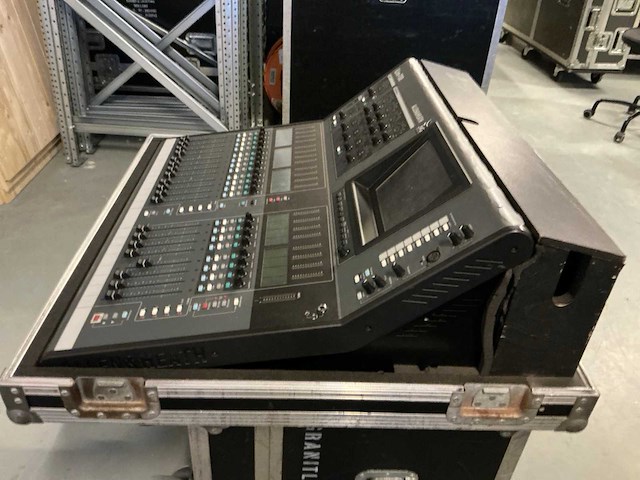 2006 allen&heath ilive r80 digitale mengtafel set - afbeelding 9 van  15