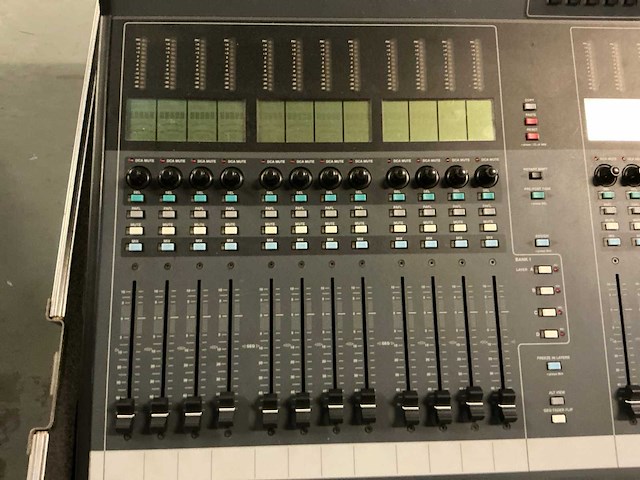 2006 allen&heath ilive r80 digitale mengtafel set - afbeelding 12 van  15