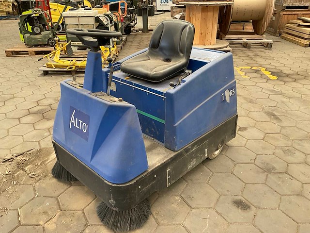 2006 alto 114rs zelfrijdende veegmachine - afbeelding 1 van  6
