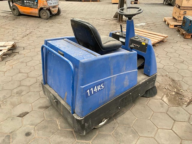2006 alto 114rs zelfrijdende veegmachine - afbeelding 2 van  6