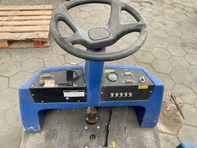 2006 alto 114rs zelfrijdende veegmachine - afbeelding 4 van  6