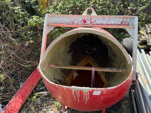 2006 beco kubel 1500lr70l betonkubel - afbeelding 1 van  3