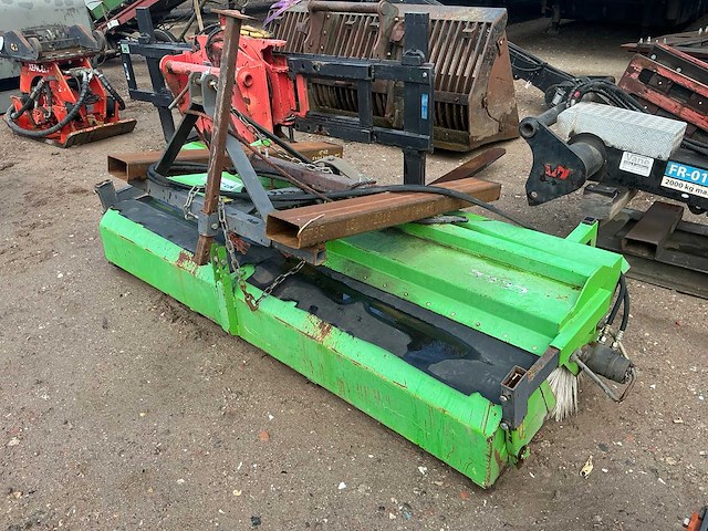 2006 bemo 2300 agrar hydraulische straatveegmachine - afbeelding 1 van  7