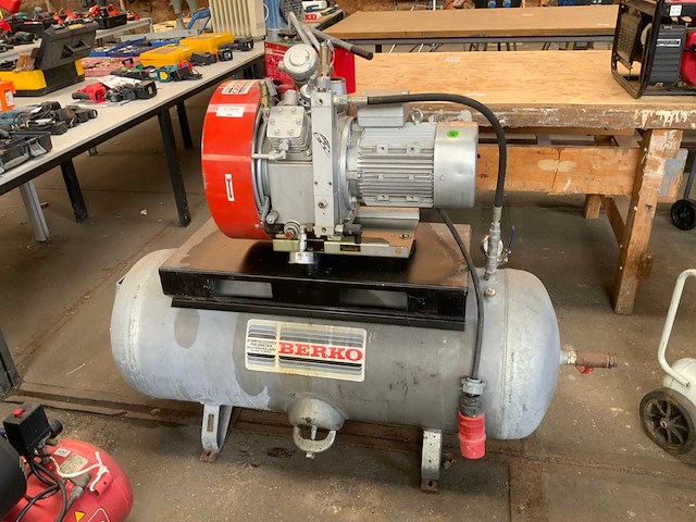 2006 berko zuigercompressor - afbeelding 1 van  8