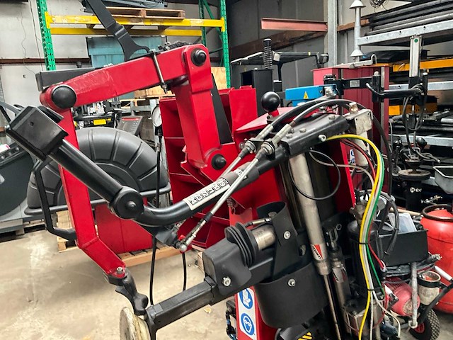 2006 butler 1050 banden de-en montageapparaat - afbeelding 5 van  8