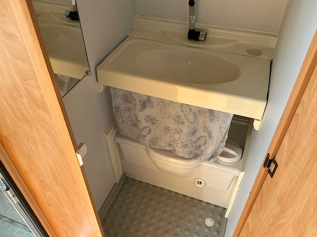 2006 caravelair antarès luxe 390 caravan - afbeelding 4 van  13