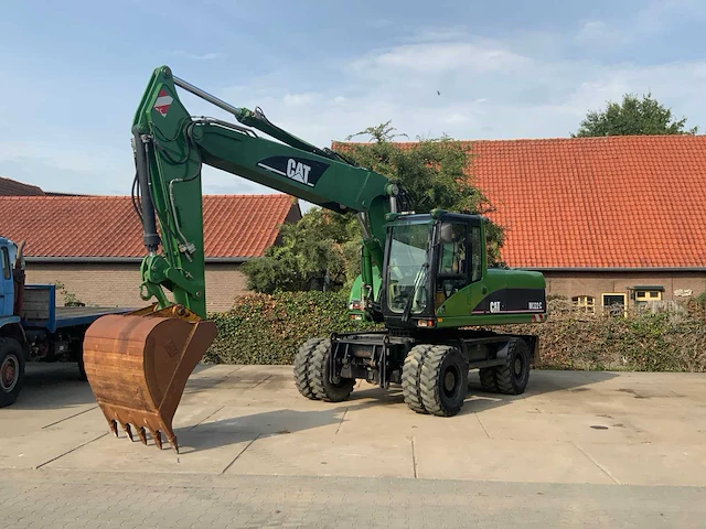 2006 caterpillar m322c banden graafmachine - afbeelding 12 van  49