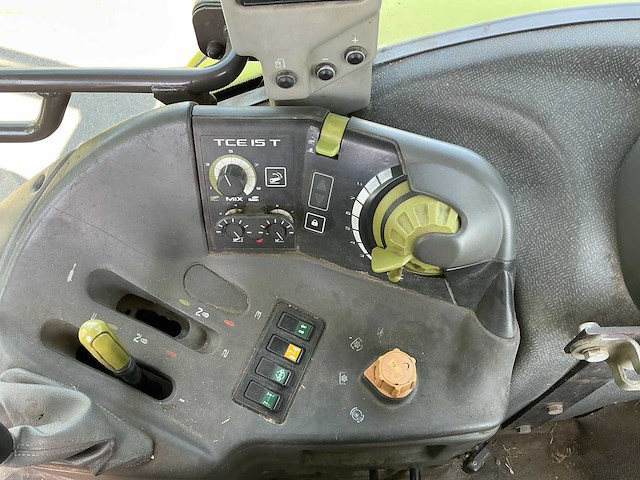 2006 claas ares 657 atz vierwielaangedreven landbouwtractor met voorlader - afbeelding 8 van  12