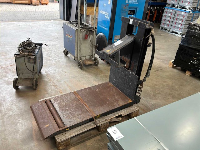 2006 conwad cw-kh hydraulische kanteltafel - afbeelding 1 van  6