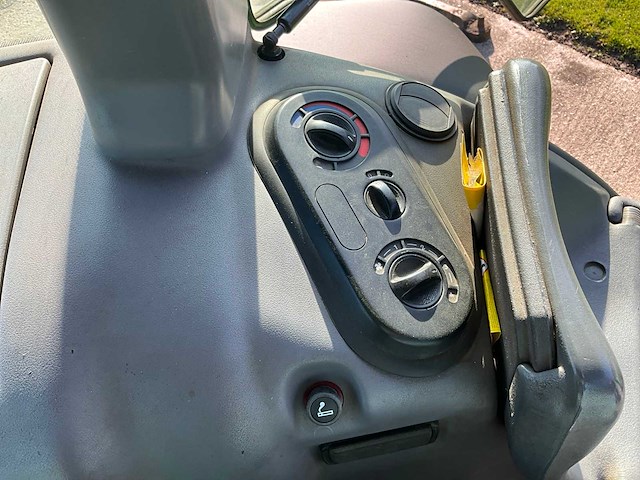 2006 deutz-fahr agrotron 108 vierwielaangedreven landbouwtractor - afbeelding 9 van  11