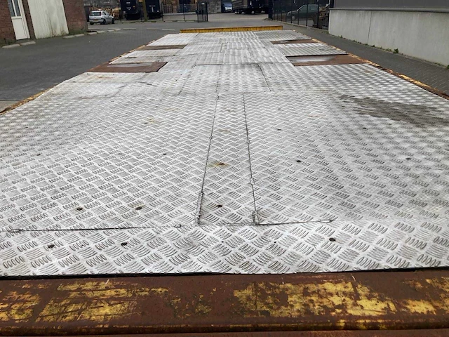 2006 dinkel dtaj 20000 uitschuifbare middenasaanhangwagen – 20 ton – nl kenteken - afbeelding 9 van  18