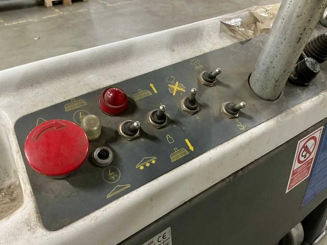 2006 dulevo h1030ro vloer reinigingsmachine - afbeelding 4 van  17