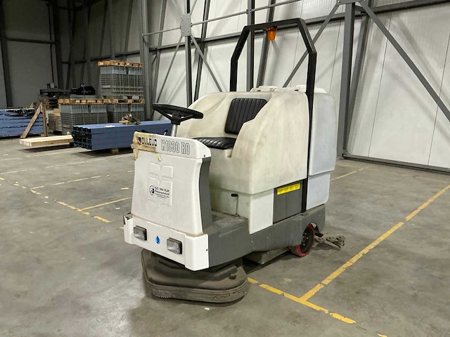 2006 dulevo h1030ro vloer reinigingsmachine - afbeelding 1 van  17