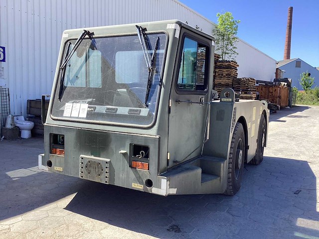 2006 fmc b450 vliegtuigsleper - afbeelding 1 van  14
