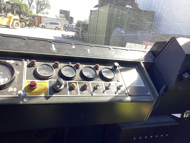 2006 fmc b450 vliegtuigsleper - afbeelding 14 van  14