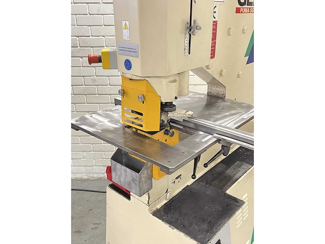 2006 geka puma 55/e500 ponsmachine hydraulisch - afbeelding 2 van  7