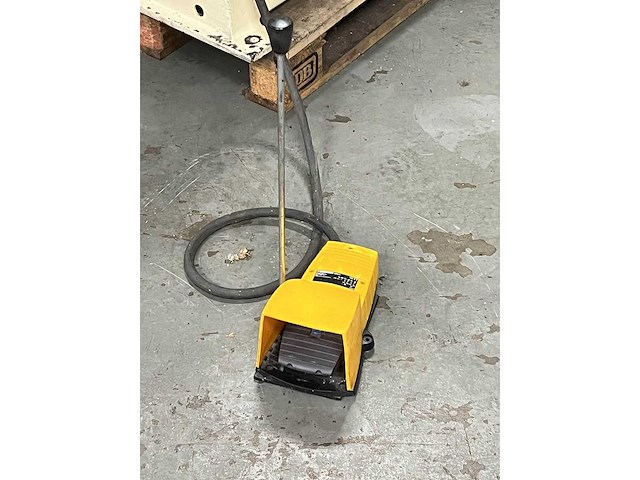 2006 geka puma 55/e500 ponsmachine hydraulisch - afbeelding 4 van  7