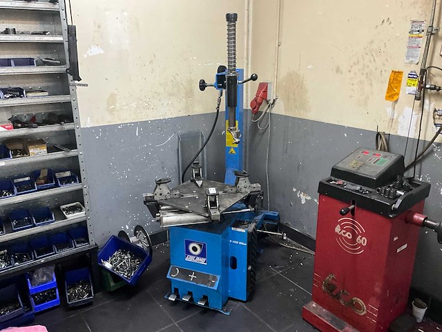 2006 giuliano s 109 bike banden demontageapparaat - afbeelding 1 van  6